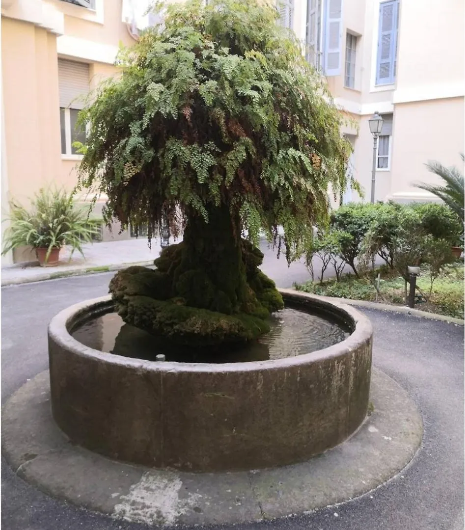 Unconventional Stay Rome 0*,